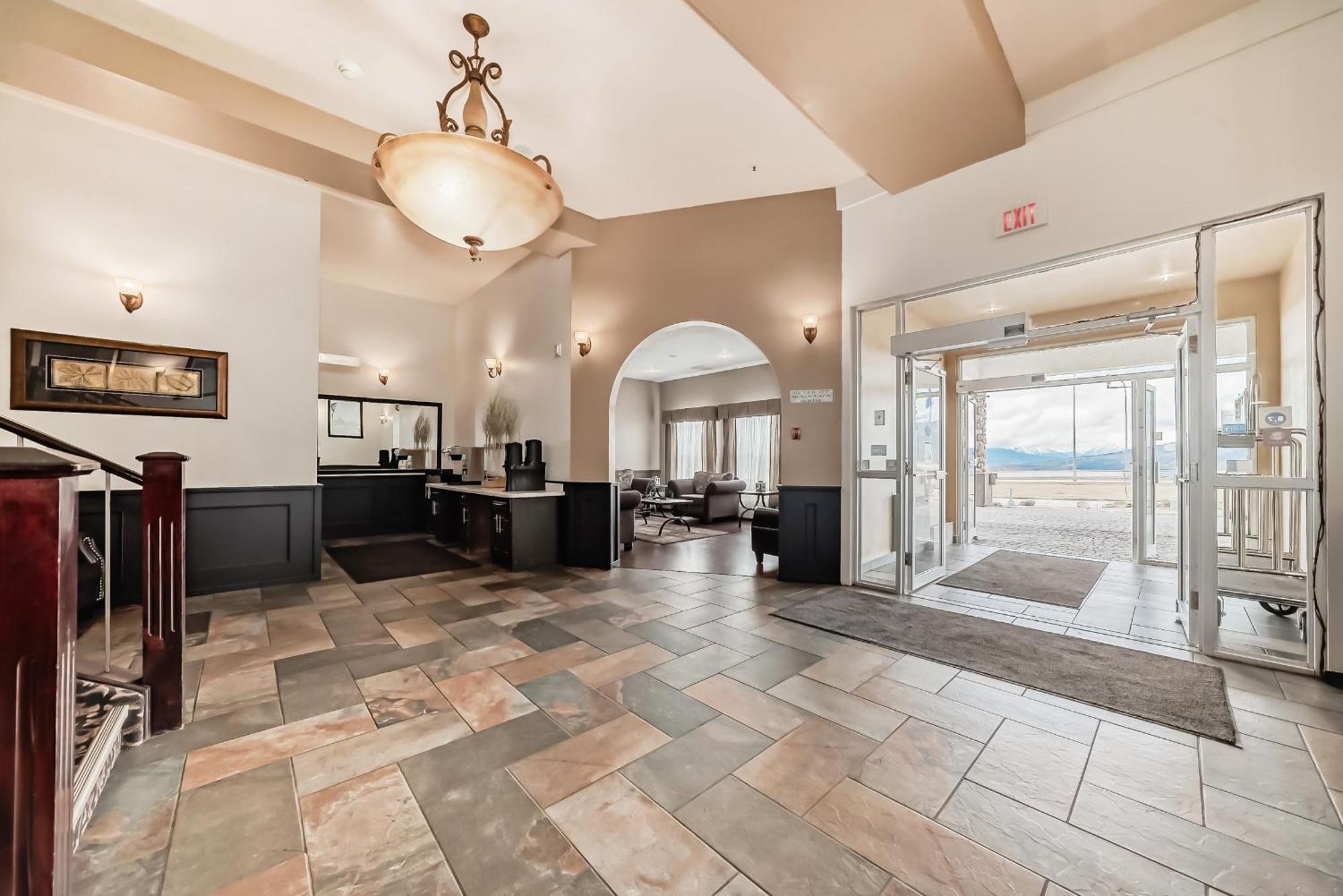 Grande Cache Inn & Suites Dış mekan fotoğraf