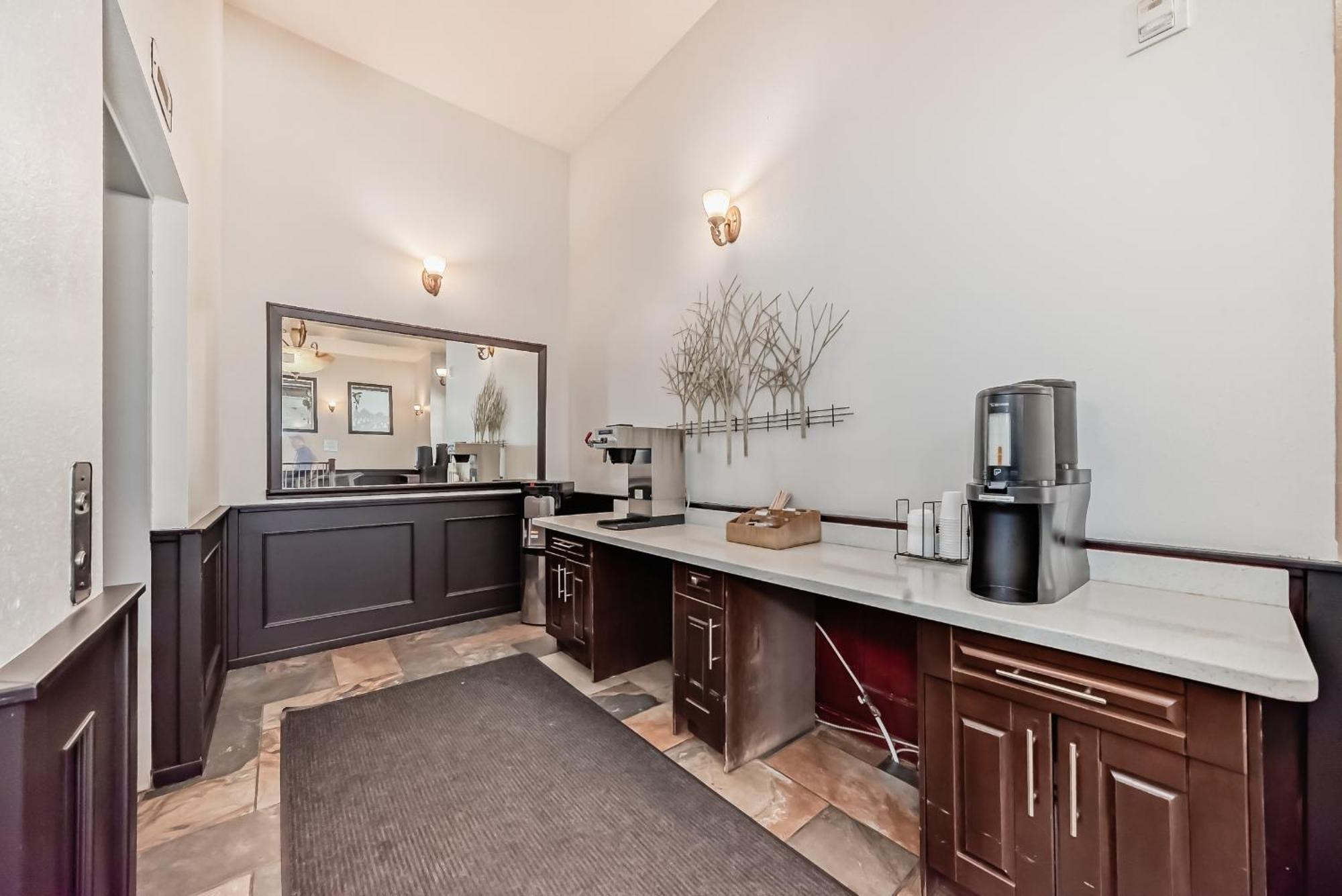 Grande Cache Inn & Suites Dış mekan fotoğraf