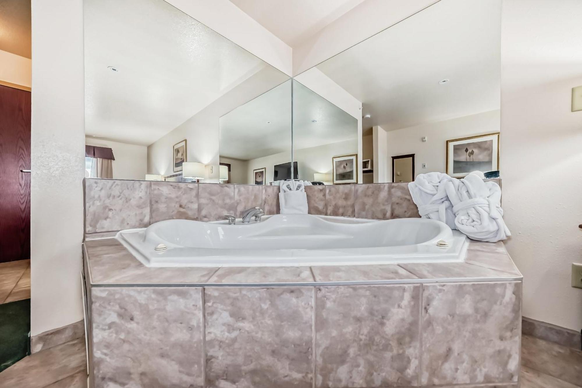 Grande Cache Inn & Suites Dış mekan fotoğraf